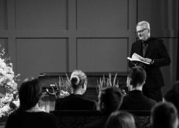 funeral director assisting family