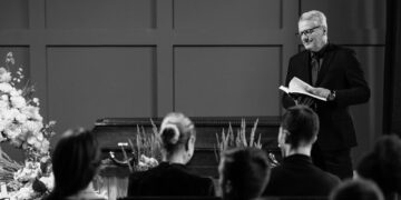 funeral director assisting family